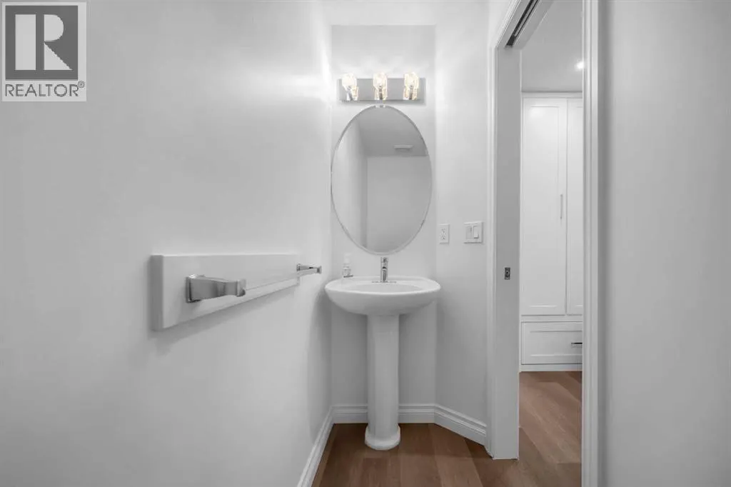 80 Canoe Square SW