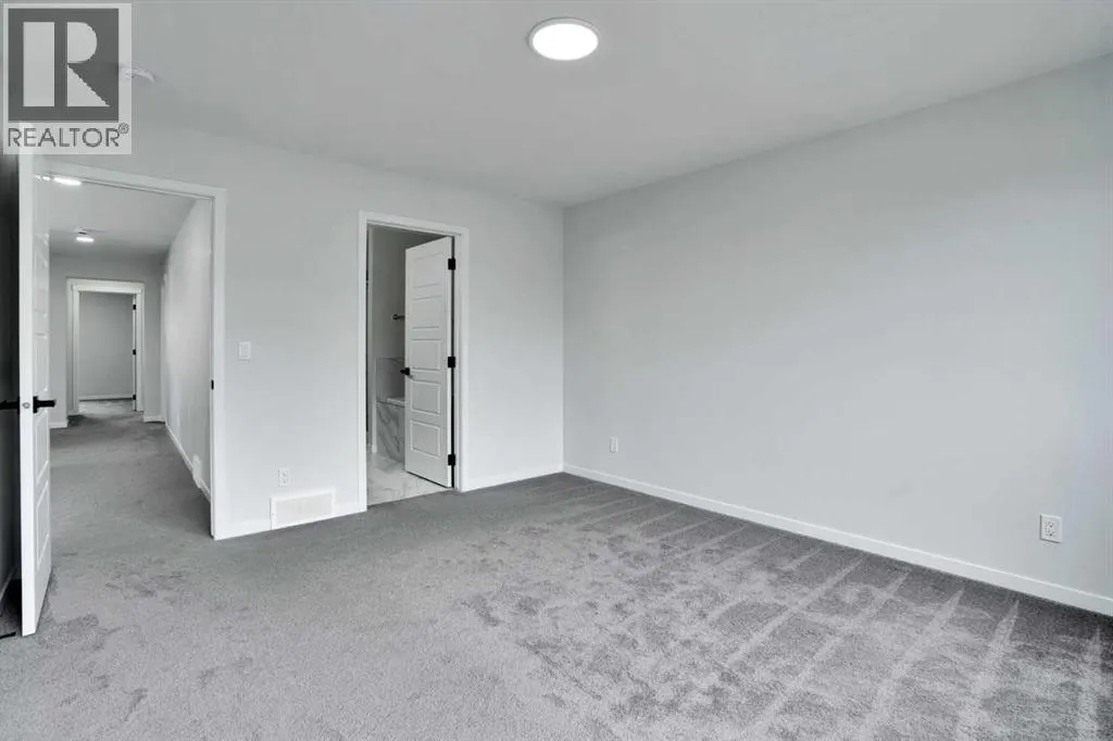 8 Corner Glen Row NE