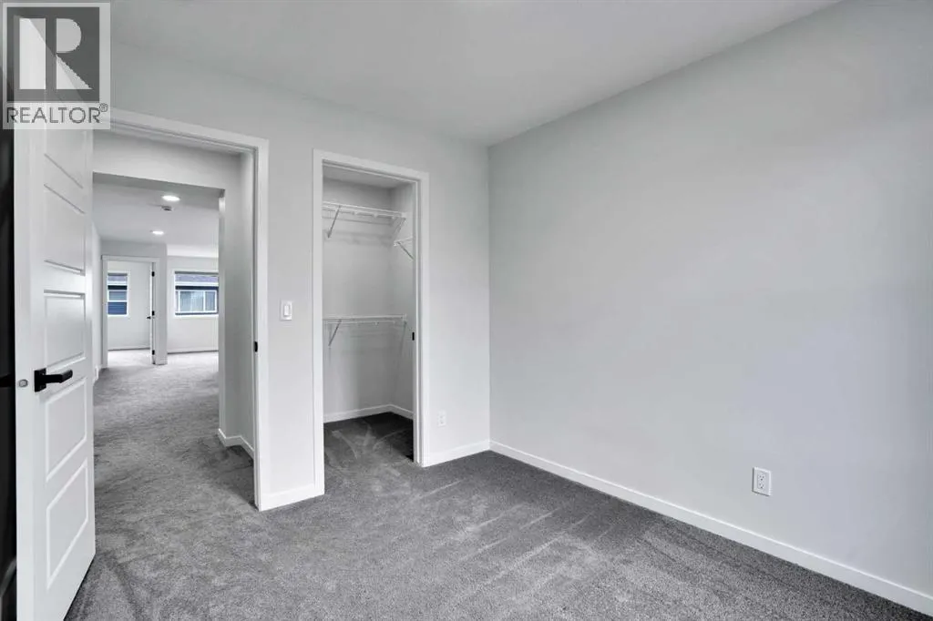 8 Corner Glen Row NE