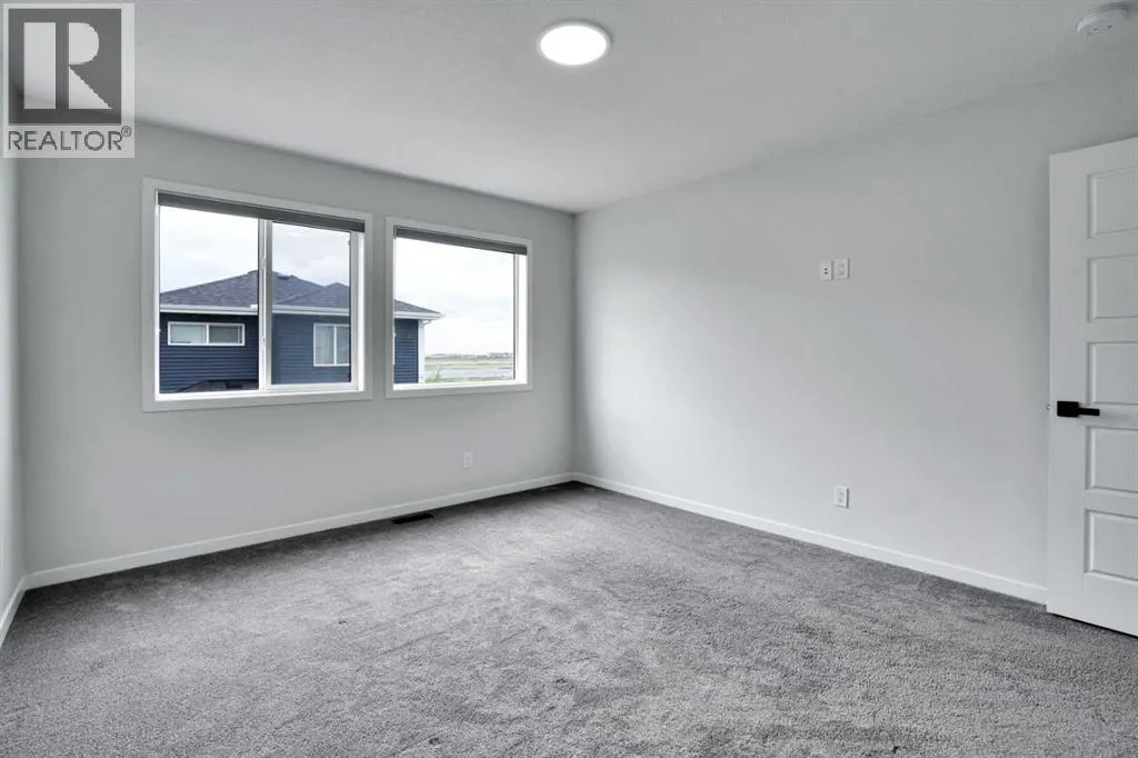 8 Corner Glen Row NE