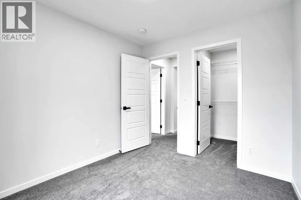 8 Corner Glen Row NE