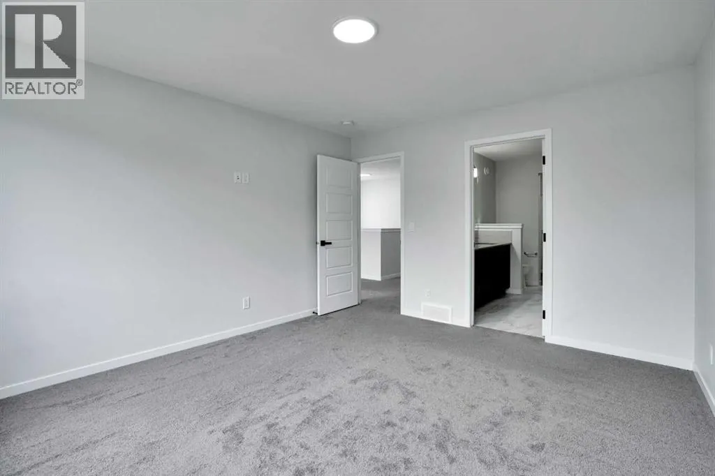 8 Corner Glen Row NE