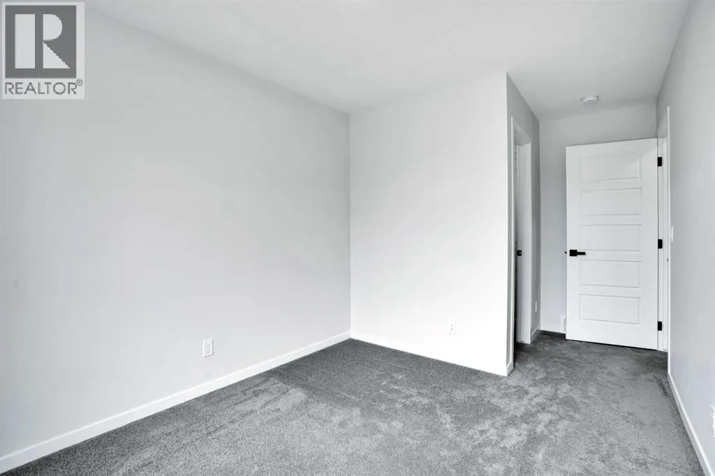 8 Corner Glen Row NE