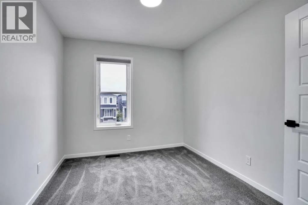 8 Corner Glen Row NE