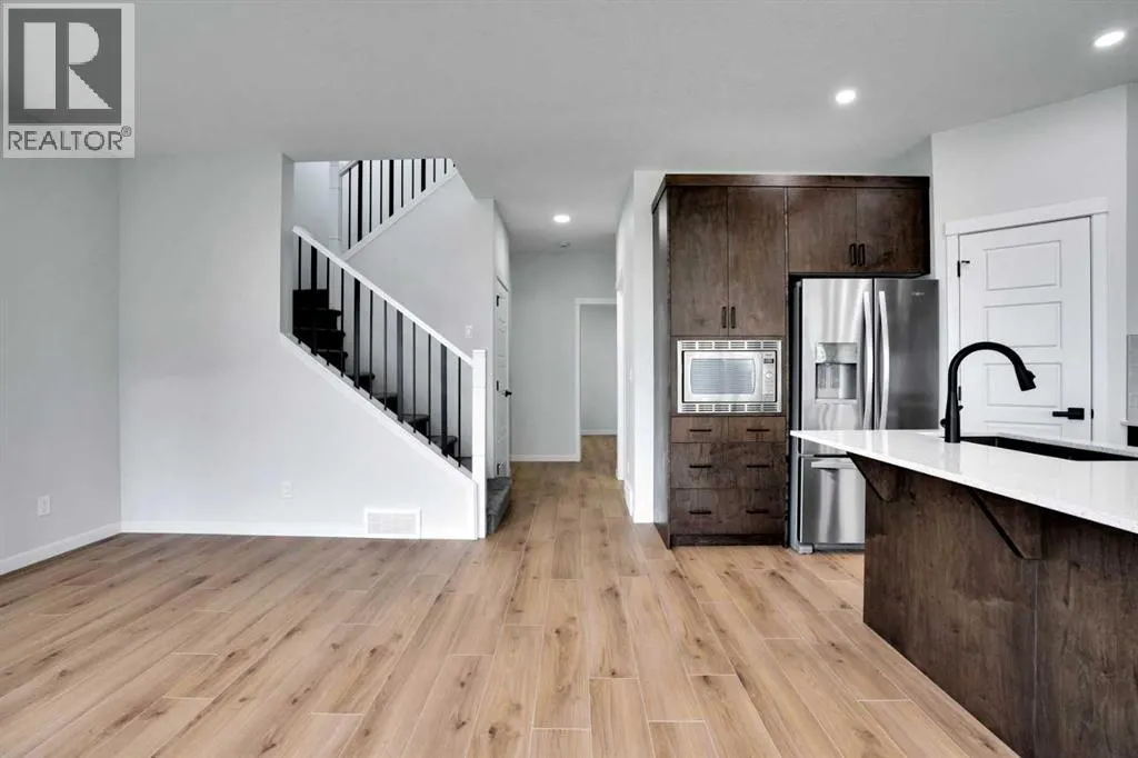 8 Corner Glen Row NE