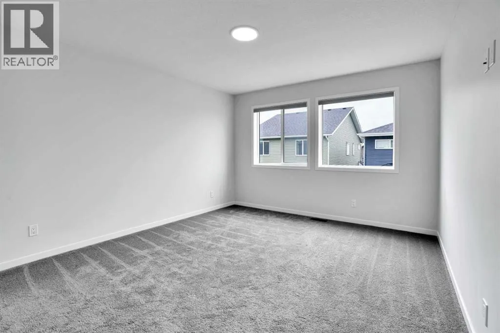 8 Corner Glen Row NE