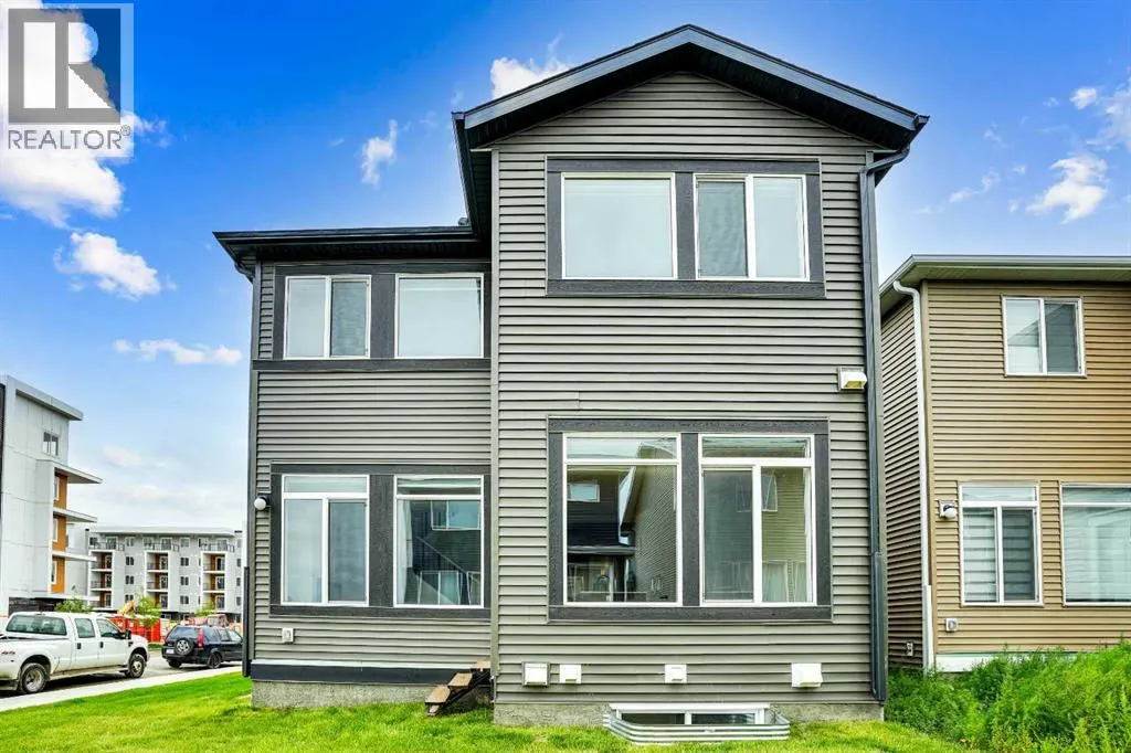 8 Corner Glen Row NE