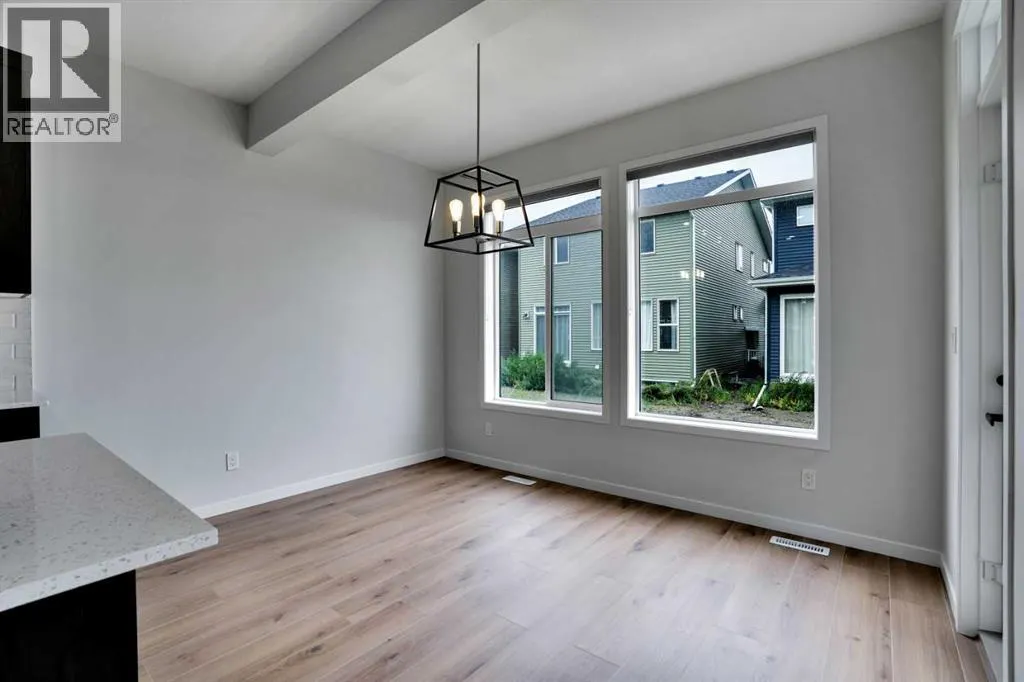 8 Corner Glen Row NE