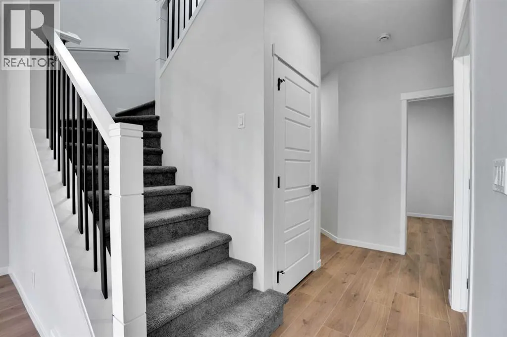 8 Corner Glen Row NE