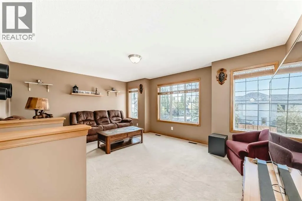 176 Cranwell Crescent SE