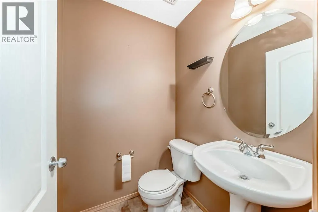 176 Cranwell Crescent SE