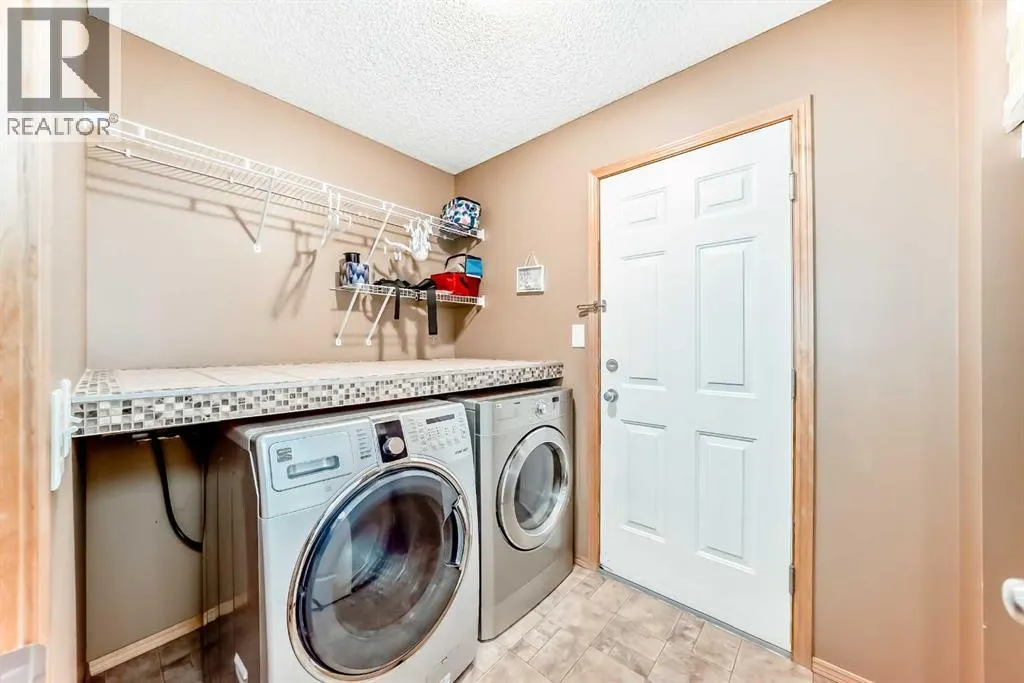176 Cranwell Crescent SE