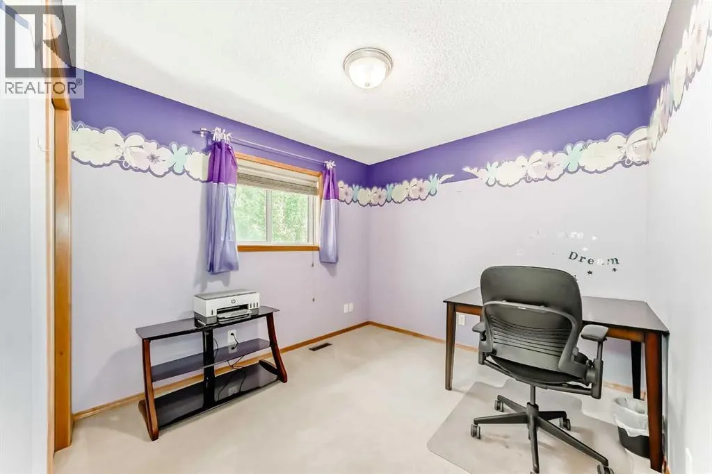 176 Cranwell Crescent SE