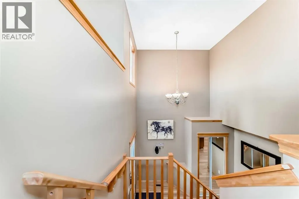 176 Cranwell Crescent SE