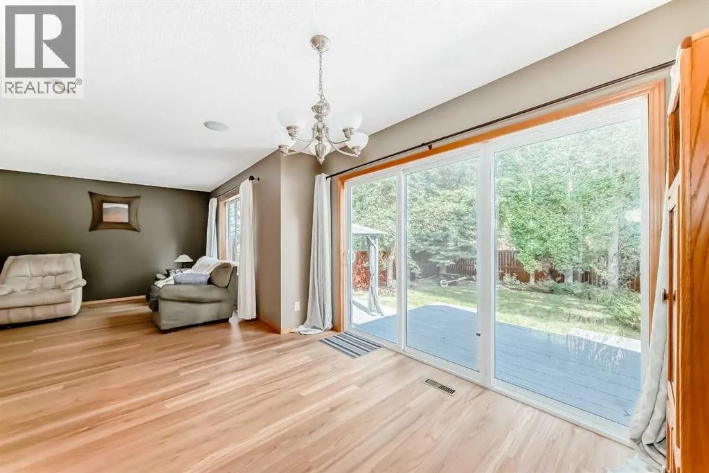 176 Cranwell Crescent SE