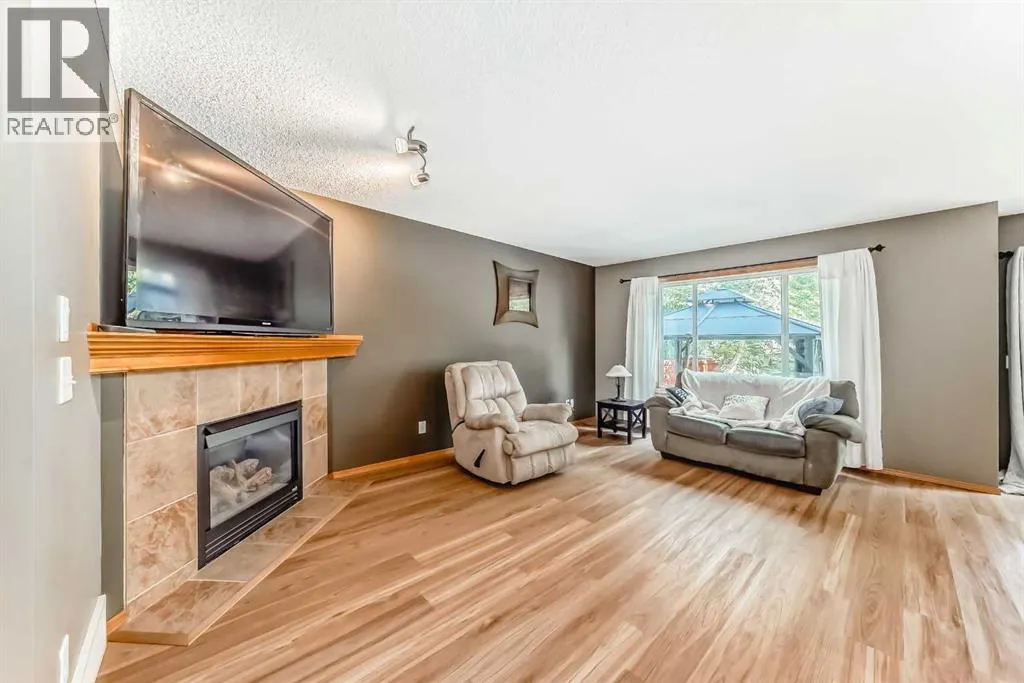 176 Cranwell Crescent SE