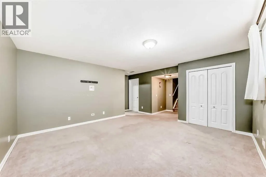 176 Cranwell Crescent SE