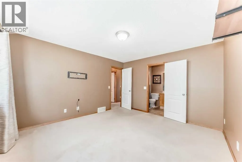 176 Cranwell Crescent SE