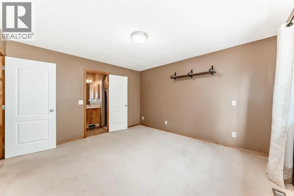 176 Cranwell Crescent SE