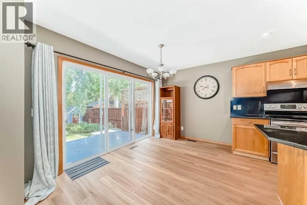 176 Cranwell Crescent SE