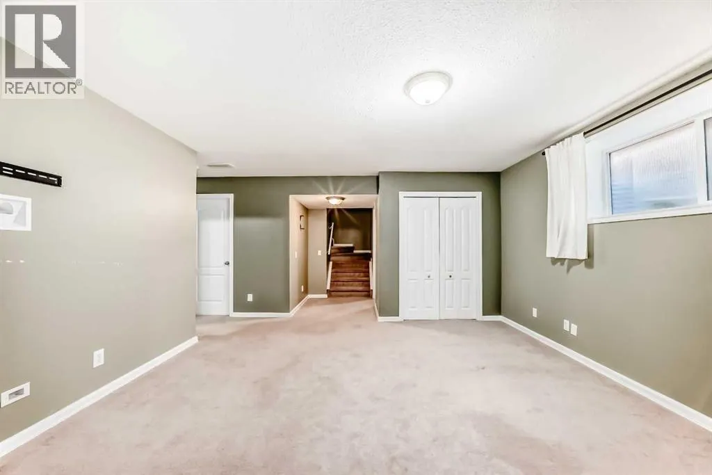 176 Cranwell Crescent SE