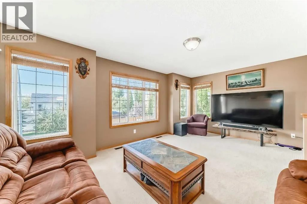 176 Cranwell Crescent SE