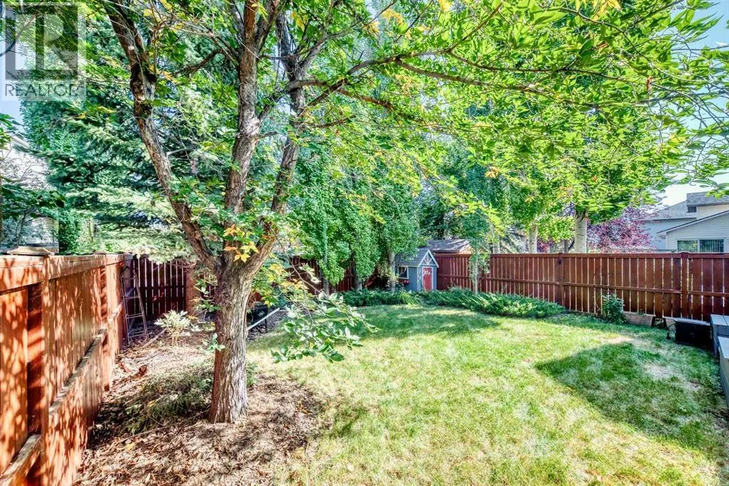 176 Cranwell Crescent SE