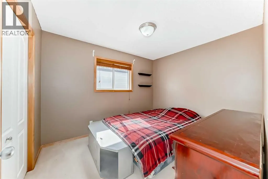 176 Cranwell Crescent SE