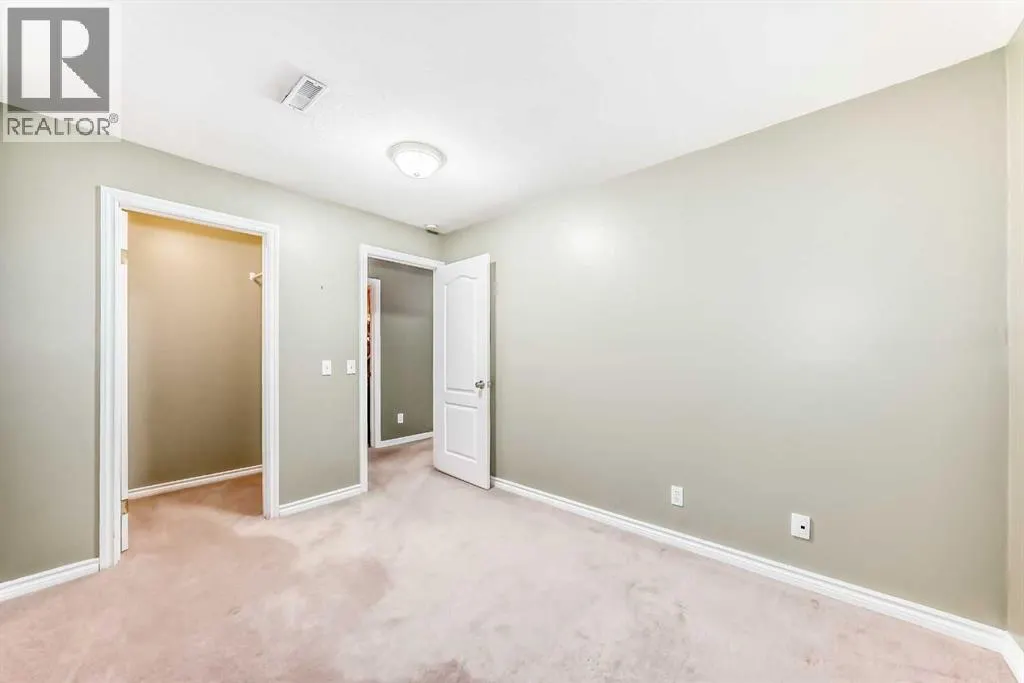 176 Cranwell Crescent SE