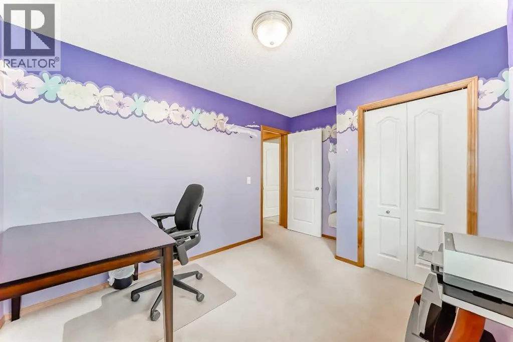 176 Cranwell Crescent SE