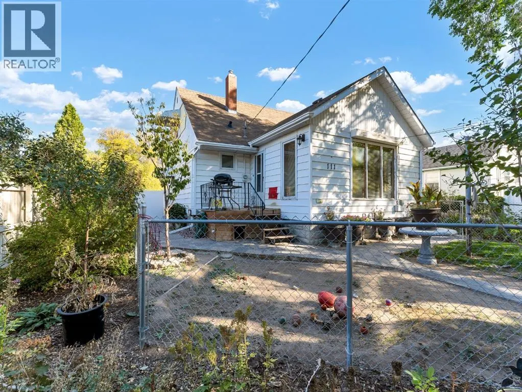 111 10 Street SW
