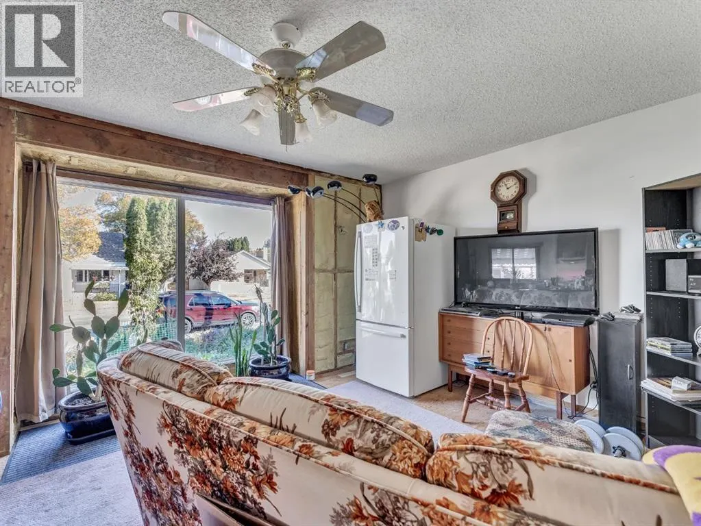 111 10 Street SW