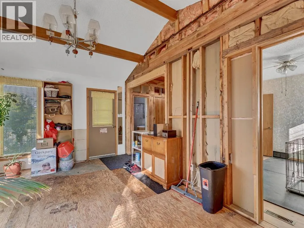 111 10 Street SW