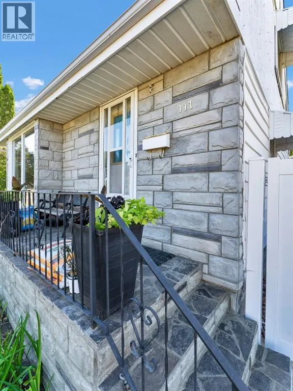 111 10 Street SW