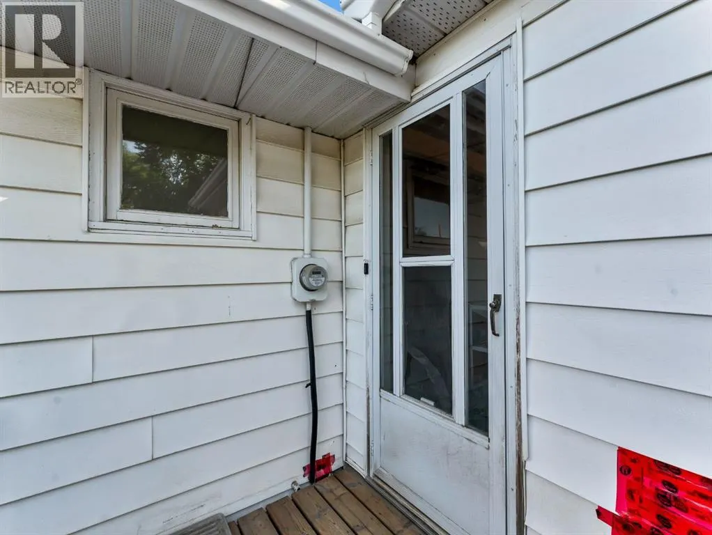 111 10 Street SW