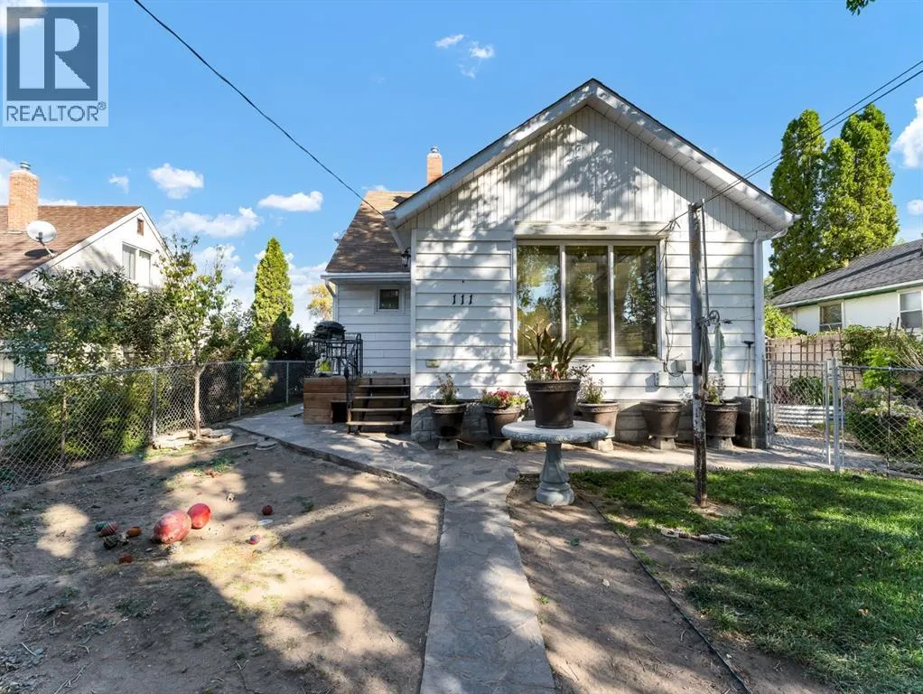 111 10 Street SW