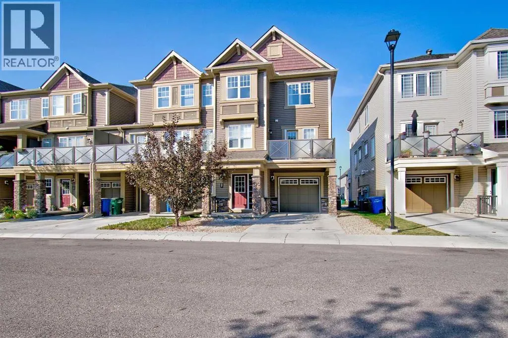 221 Hillcrest Gardens SW