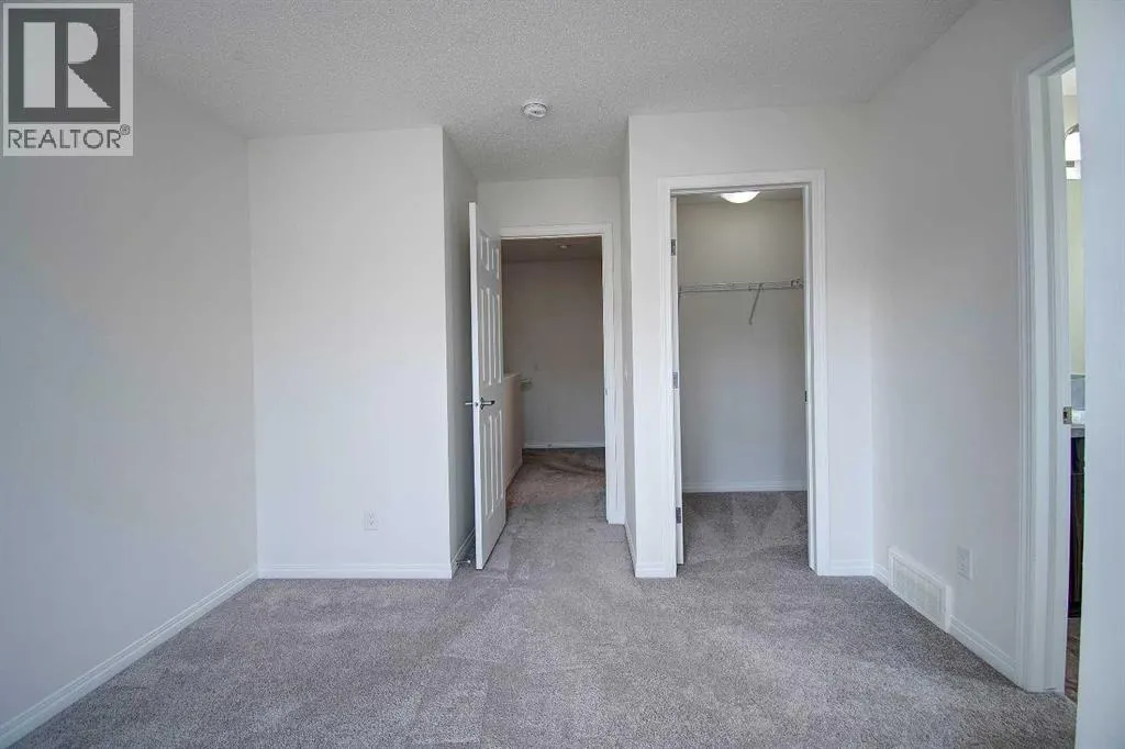 221 Hillcrest Gardens SW