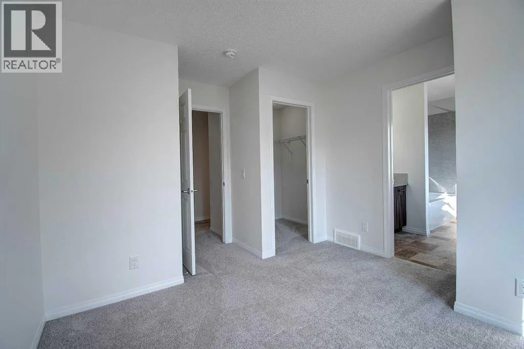 221 Hillcrest Gardens SW