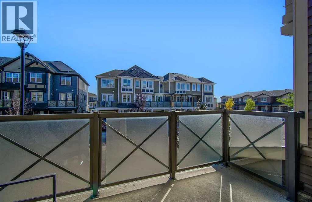 221 Hillcrest Gardens SW