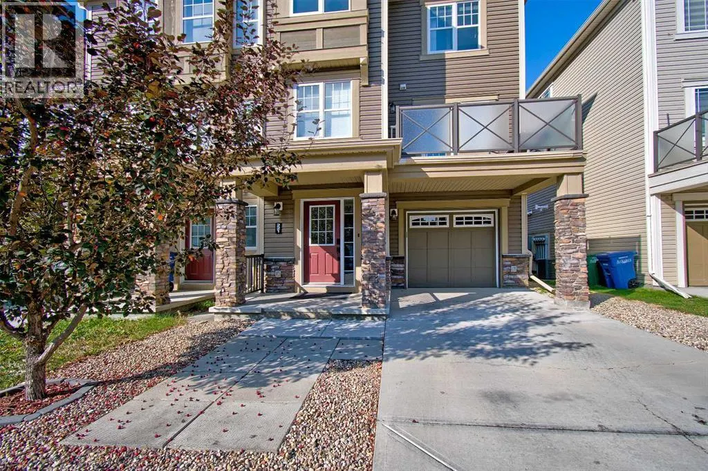 221 Hillcrest Gardens SW