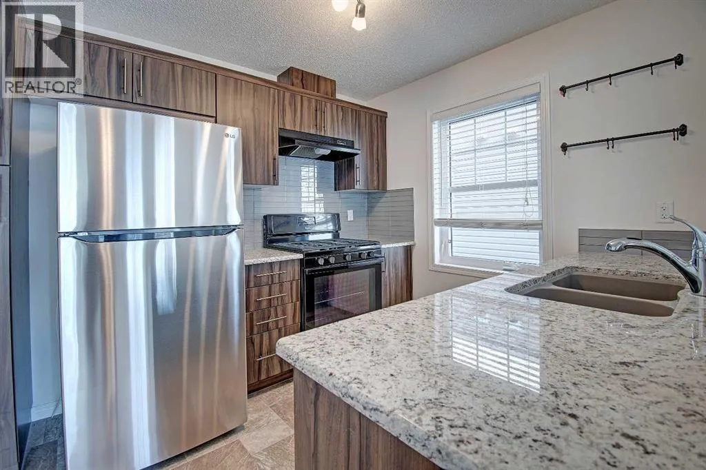 221 Hillcrest Gardens SW