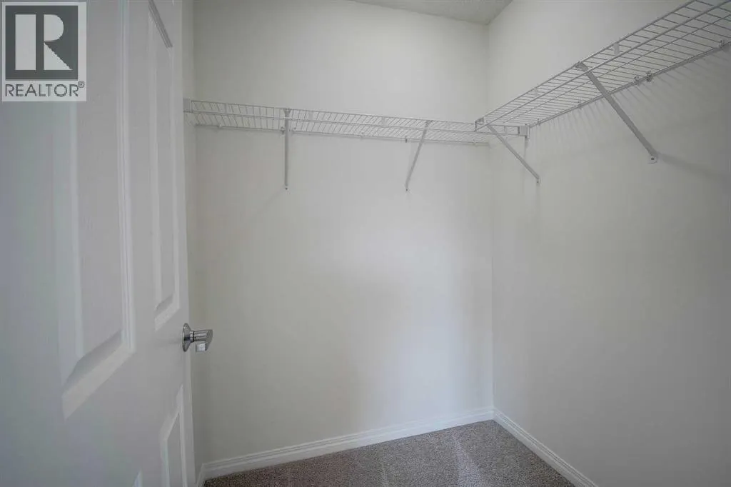 221 Hillcrest Gardens SW