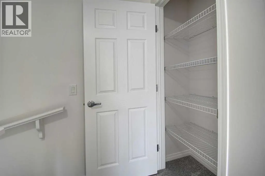 221 Hillcrest Gardens SW