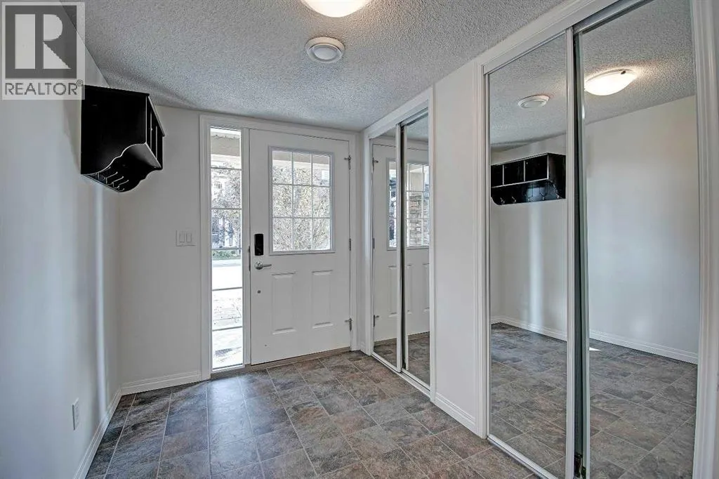 221 Hillcrest Gardens SW