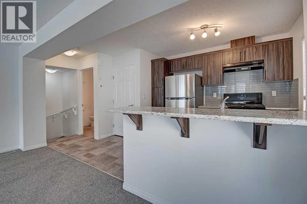 221 Hillcrest Gardens SW