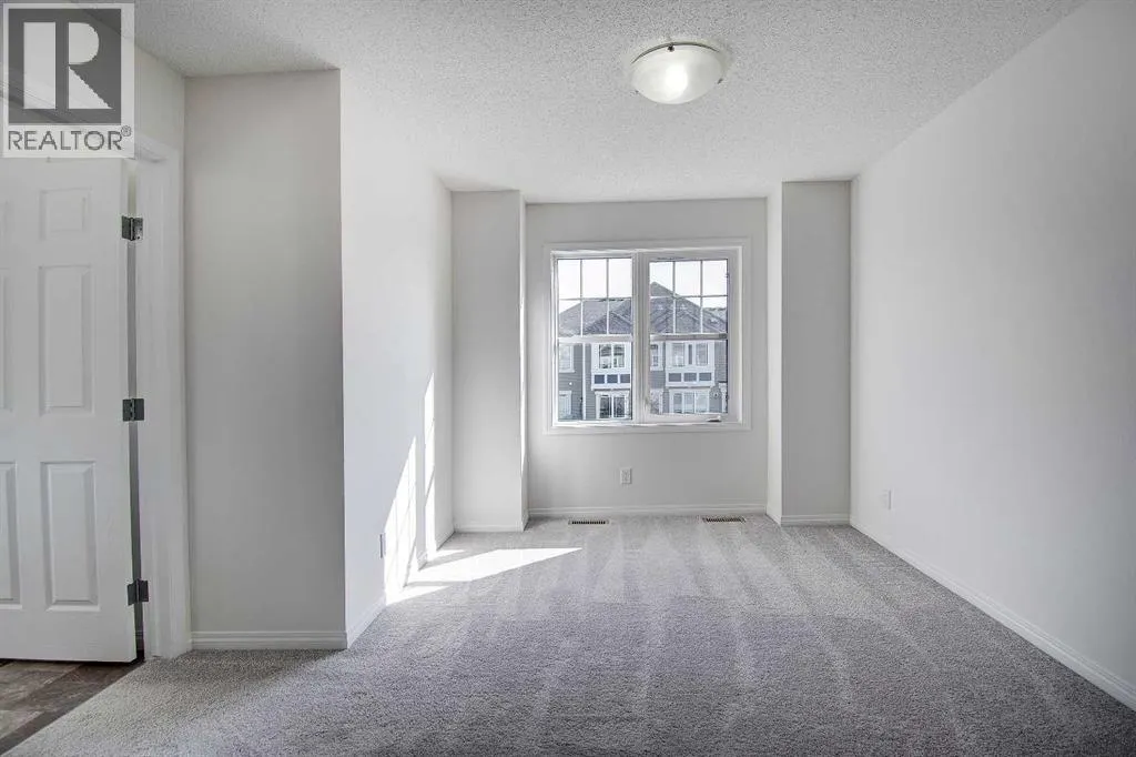 221 Hillcrest Gardens SW