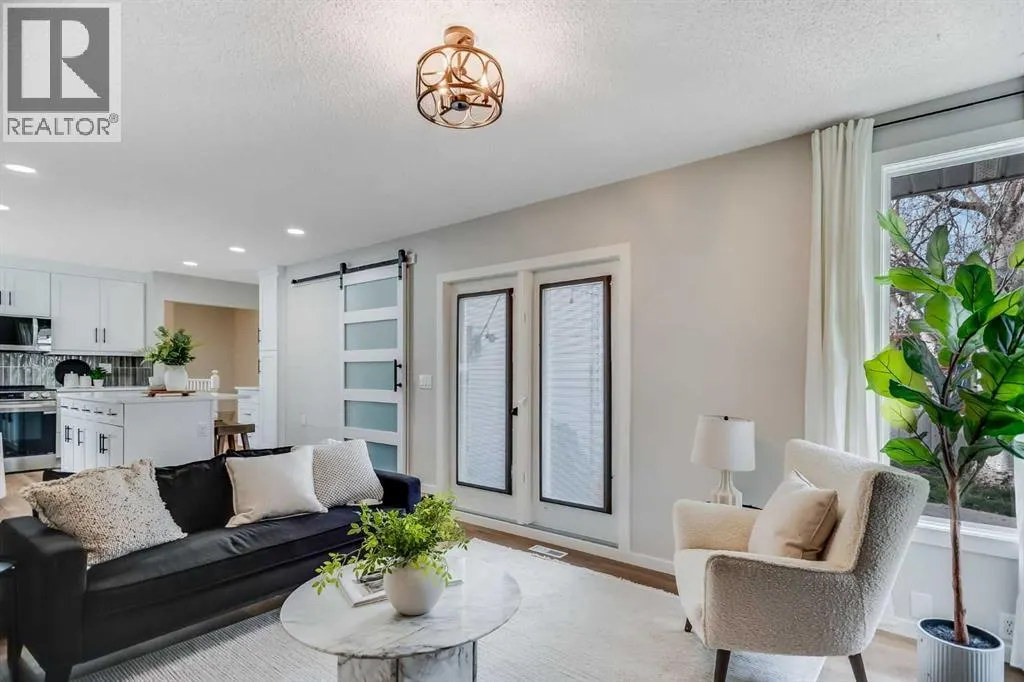92 Woodford Drive SW