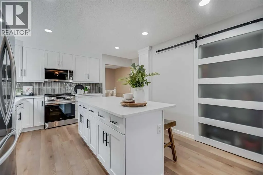 92 Woodford Drive SW