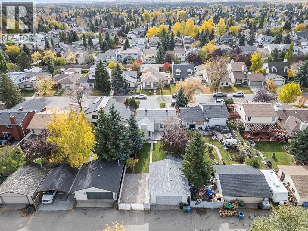 92 Woodford Drive SW
